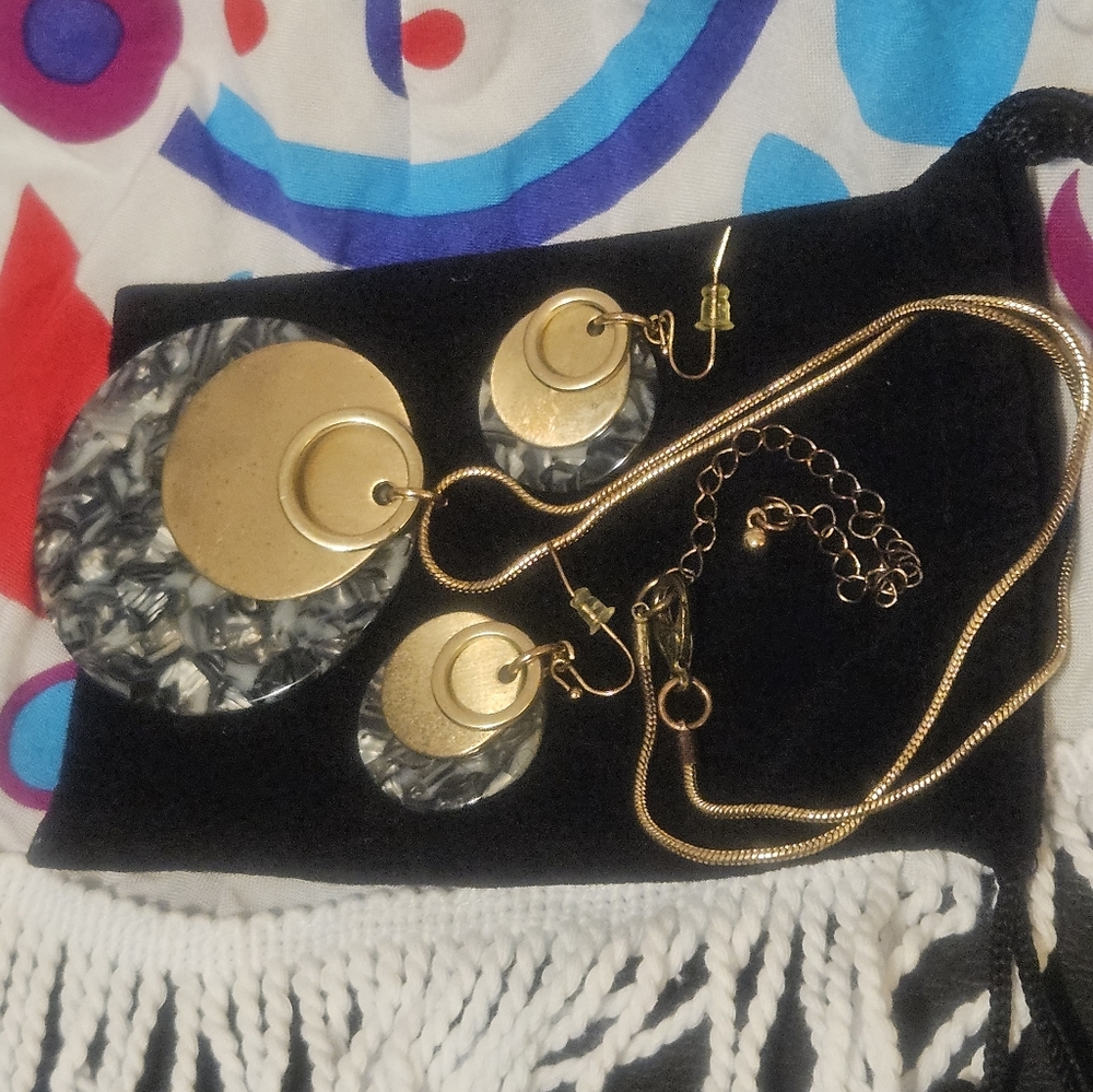 Time And Tru gray marbleGold/Black/tone necklace/earrings set EUC